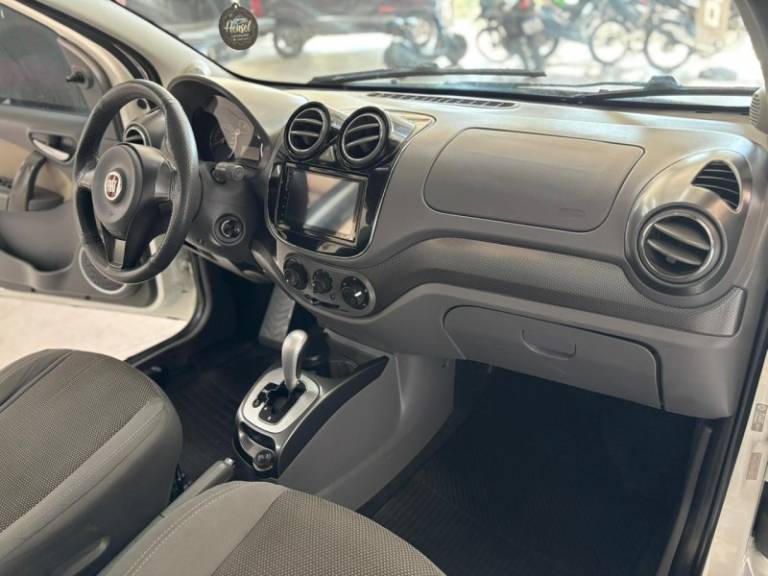 FIAT - PALIO - 2012/2013 - Branca - R$ 37.900,00