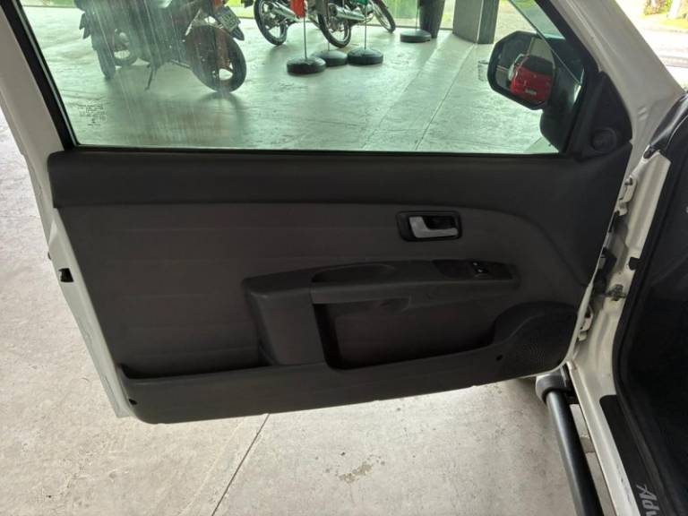 FIAT - STRADA - 2010/2010 - Branca - R$ 46.900,00