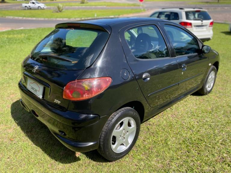 PEUGEOT - 206 - 2005/2005 - Preta - R$ 18.900,00