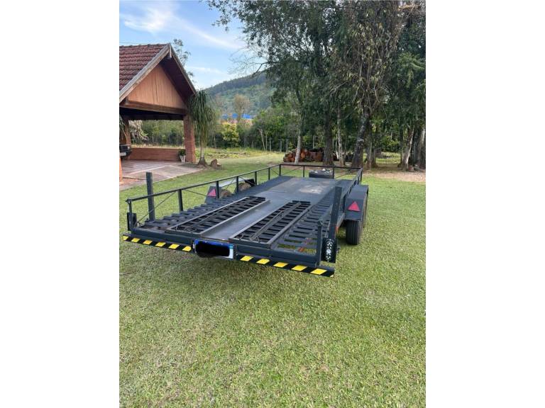 REBOQUES - VTAVTR 2 EIXOS - 2025/2025 - Preta - R$ 15.900,00