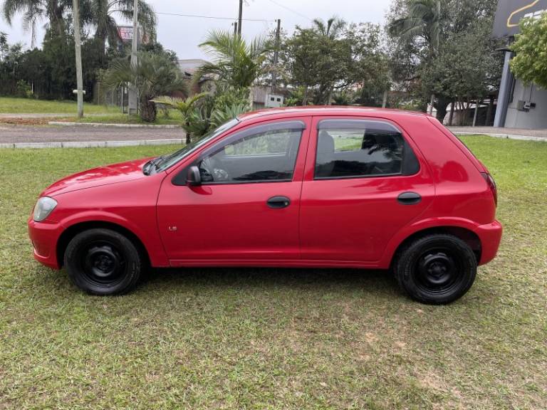 CHEVROLET - CELTA - 2011/2012 - Vermelha - R$ 26.900,00