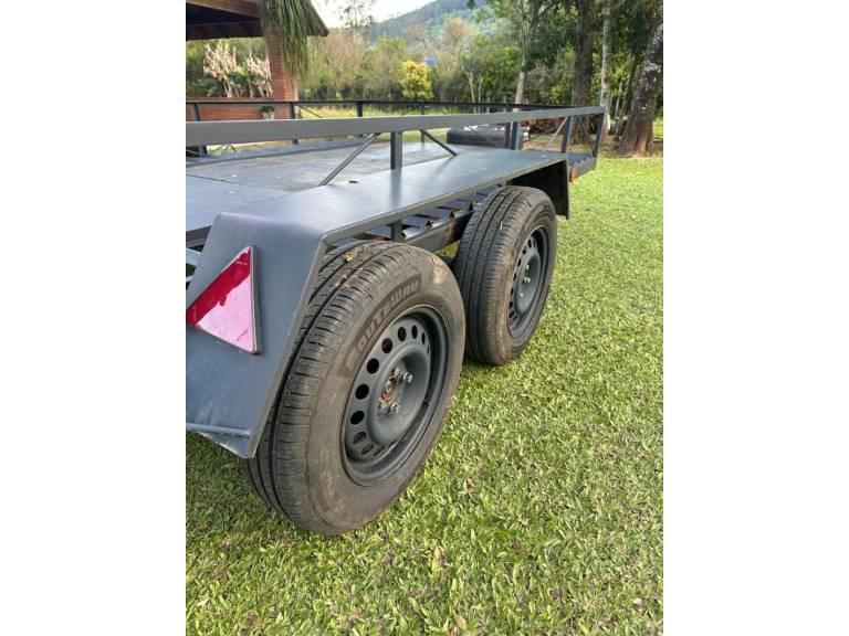 REBOQUES - VTAVTR 2 EIXOS - 2025/2025 - Preta - R$ 15.900,00
