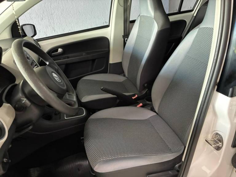 VOLKSWAGEN - UP - 2014/2015 - Branca - R$ 44.900,00