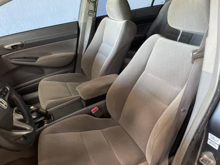 HONDA - CIVIC - 2010/2011 - Cinza - R$ 56.900,00