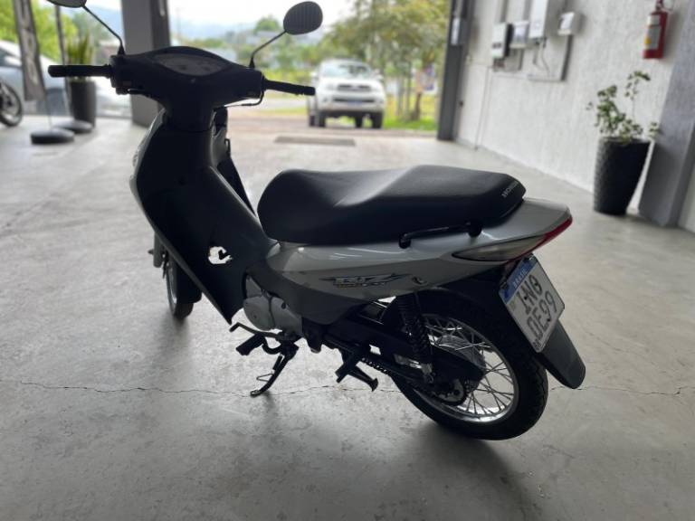 HONDA - BIZ 125 - 2006/2007 - Prata - R$ 7.900,00