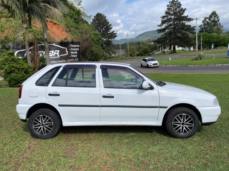 VOLKSWAGEN - GOL - 1998/1999 - Branca - R$ 16.900,00