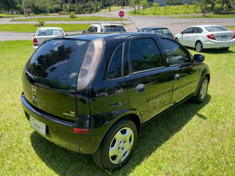 CHEVROLET - CORSA - 2012/2012 - Preta - R$ 35.900,00