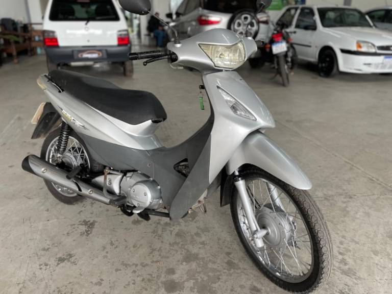 HONDA - BIZ 125 - 2006/2007 - Prata - R$ 7.900,00