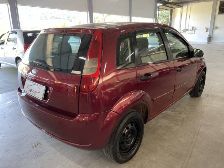 FORD - FIESTA - 2002/2003 - Vermelha - R$ 22.900,00