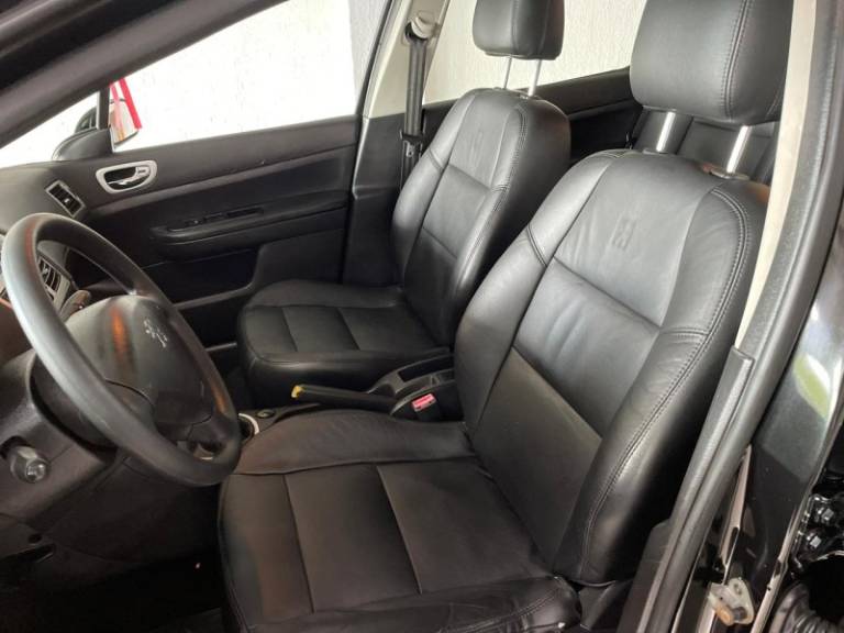 PEUGEOT - 307 - 2008/2009 - Preta - R$ 27.900,00
