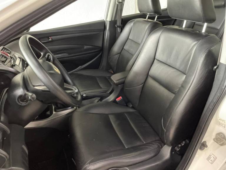 HONDA - CITY - 2012/2013 - Branca - R$ 51.900,00