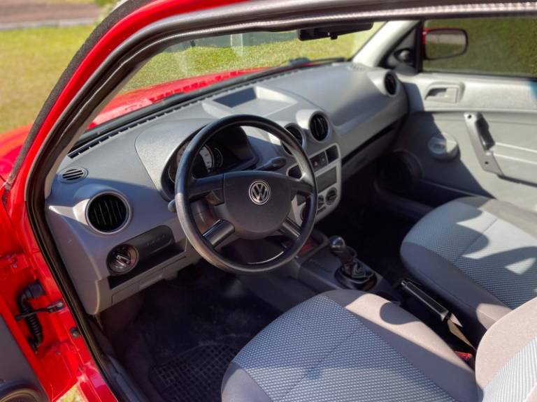 VOLKSWAGEN - GOL - 2013/2014 - Vermelha - R$ 29.900,00