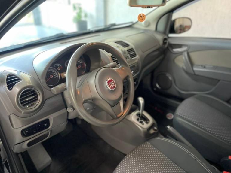 FIAT - GRAND SIENA - 2013/2013 - Preta - R$ 37.900,00
