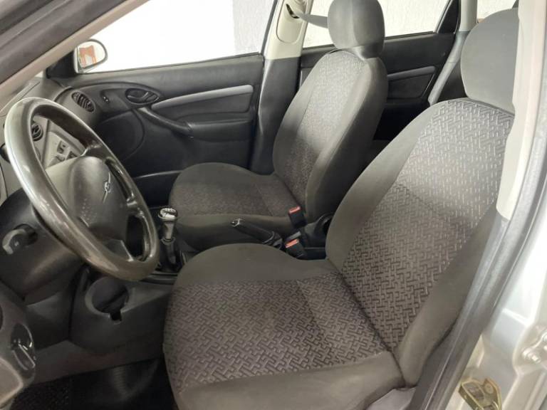 FORD - FOCUS - 2008/2008 - Prata - R$ 29.900,00