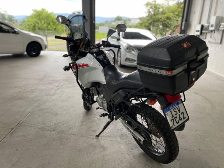 YAMAHA - XTZ 250 - 2011/2011 - Branca - R$ 15.900,00