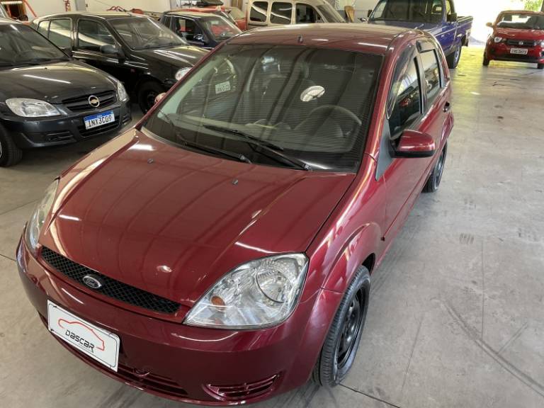 FORD - FIESTA - 2002/2003 - Vermelha - R$ 22.900,00