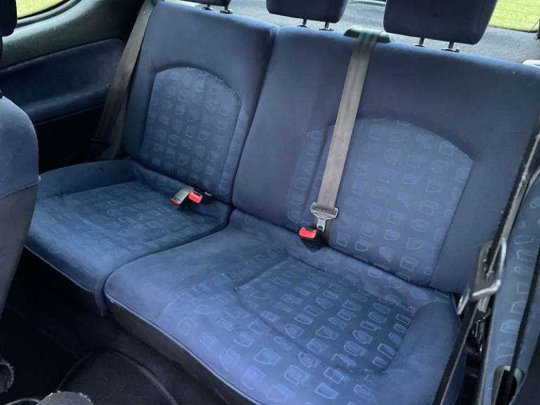 PEUGEOT - 206 - 2002/2002 - Preta - R$ 17.900,00