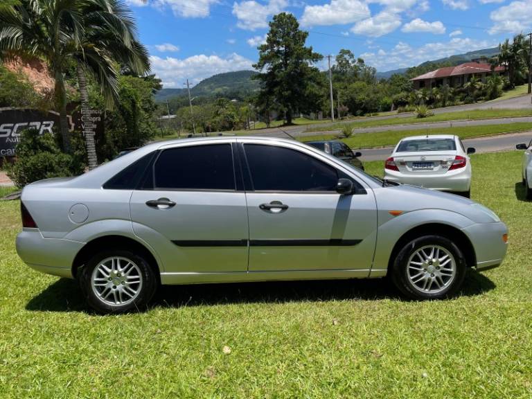 FORD - FOCUS - 2003/2003 - Prata - R$ 23.900,00