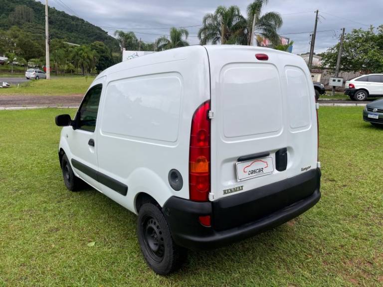 RENAULT - KANGOO - 2013/2013 - Branca - R$ 35.900,00