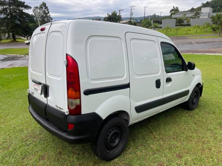 RENAULT - KANGOO - 2013/2013 - Branca - R$ 35.900,00