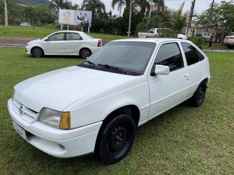 CHEVROLET - KADETT - 1996/1997 - Branca - R$ 15.900,00