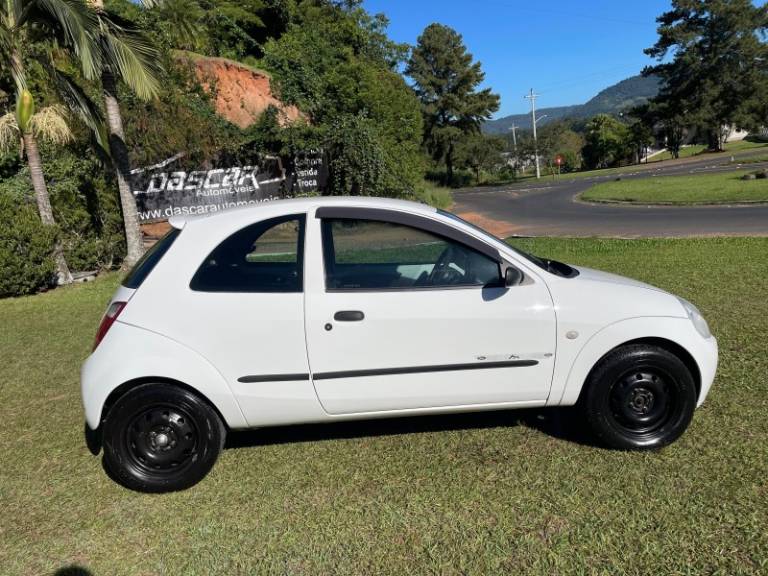FORD - KA - 2004/2005 - Branca - R$ 20.900,00