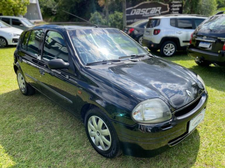 RENAULT - CLIO - 2001/2001 - Preta - R$ 15.900,00