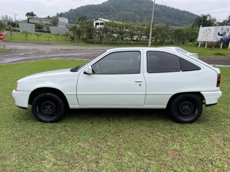 CHEVROLET - KADETT - 1996/1997 - Branca - R$ 15.900,00