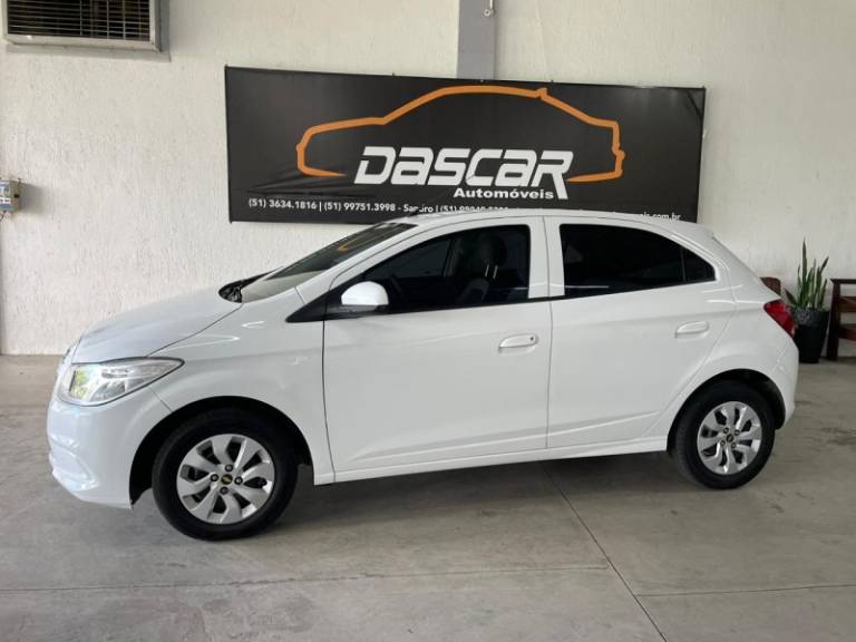 CHEVROLET - ONIX - 2015/2015 - Branca - R$ 45.900,00