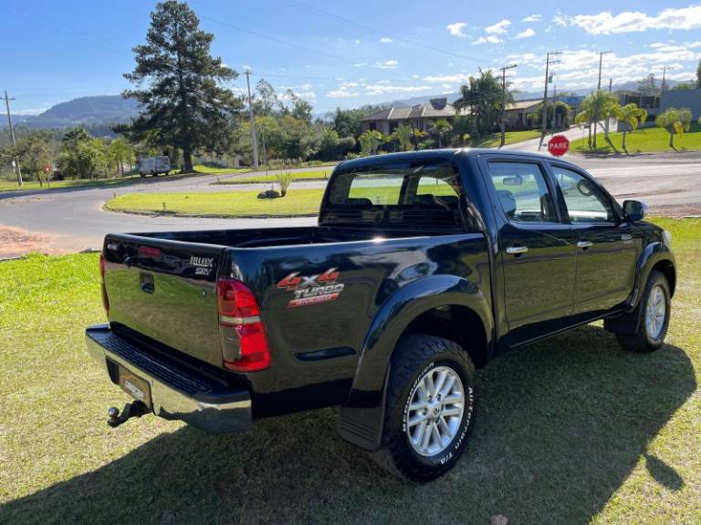 TOYOTA - HILUX - 2014/2014 - Azul - R$ 138.900,00