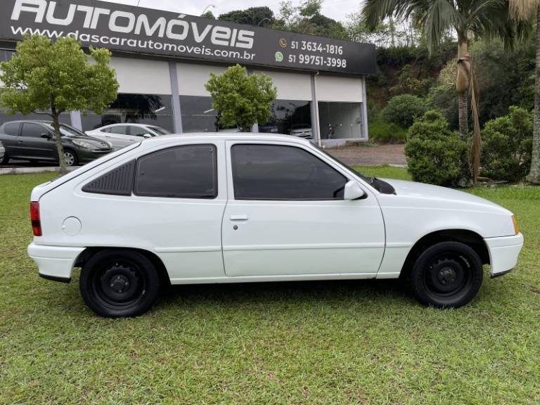 CHEVROLET - KADETT - 1996/1997 - Branca - R$ 15.900,00