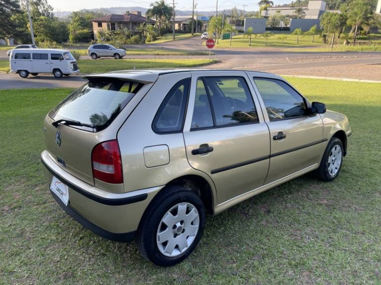 VOLKSWAGEN - GOL - 2000/2001 - Dourada - R$ 18.900,00