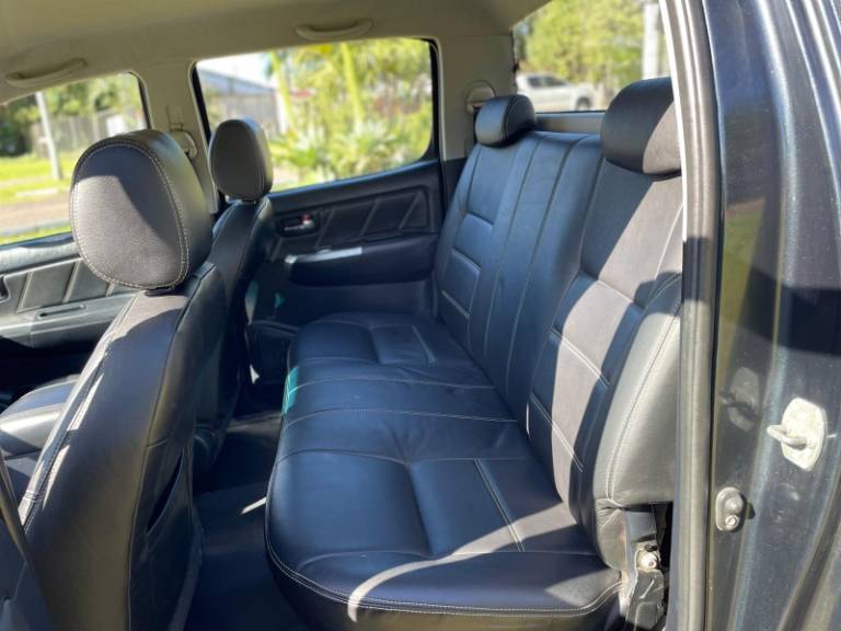 TOYOTA - HILUX - 2014/2014 - Azul - R$ 138.900,00