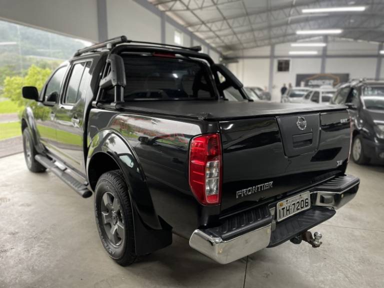 NISSAN - FRONTIER - 2014/2014 - Preta - R$ 95.900,00