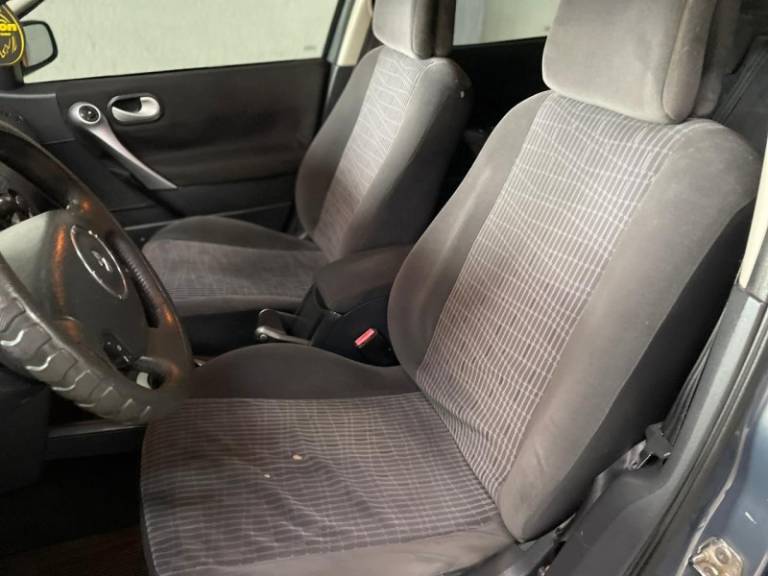 RENAULT - MÉGANE - 2009/2010 - Cinza - R$ 27.900,00