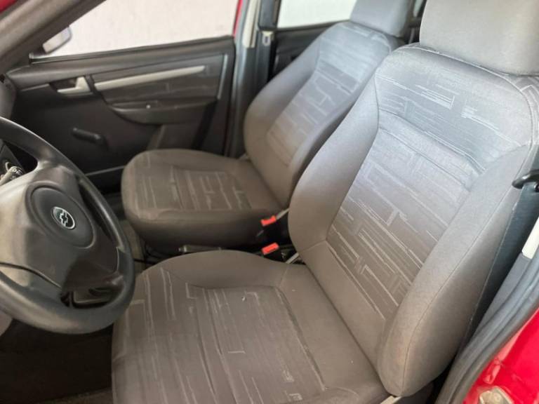 CHEVROLET - PRISMA - 2010/2010 - Vermelha - R$ 28.900,00