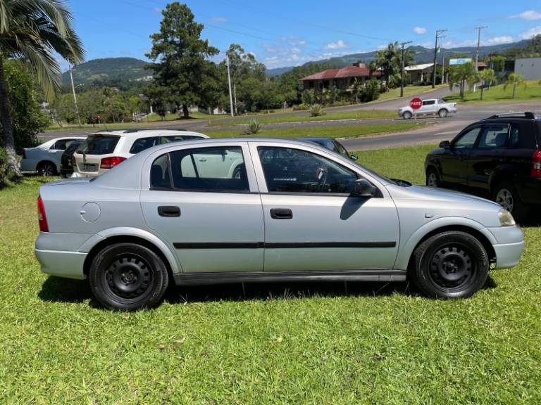 CHEVROLET - ASTRA - 2000/2001 - Prata - R$ 23.900,00