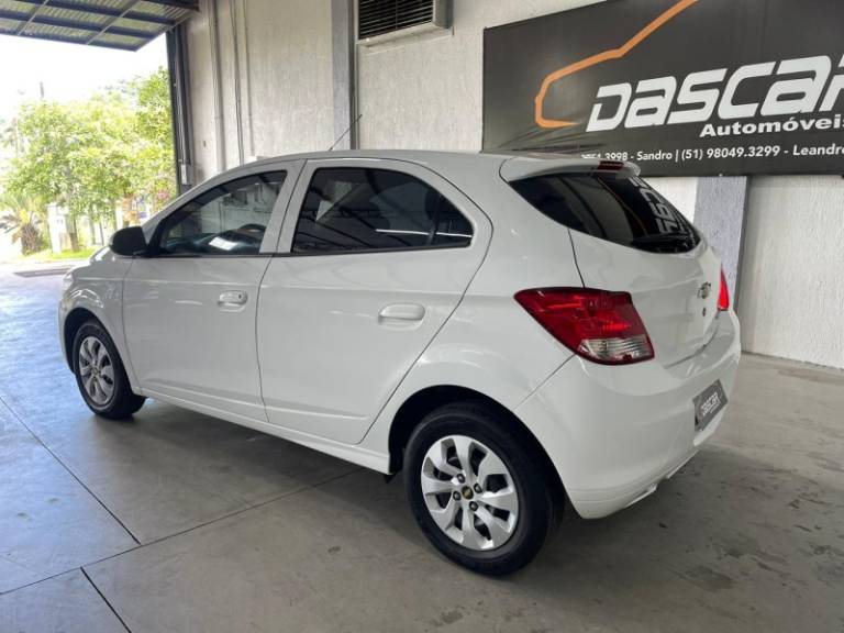 CHEVROLET - ONIX - 2015/2015 - Branca - R$ 45.900,00