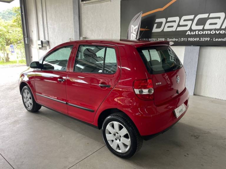 VOLKSWAGEN - FOX - 2009/2010 - Vermelha - R$ 35.900,00