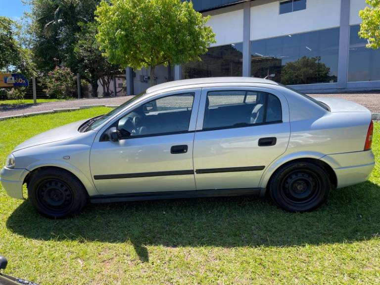 CHEVROLET - ASTRA - 2000/2001 - Prata - R$ 23.900,00