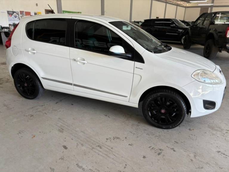 FIAT - PALIO - 2012/2013 - Branca - R$ 37.900,00