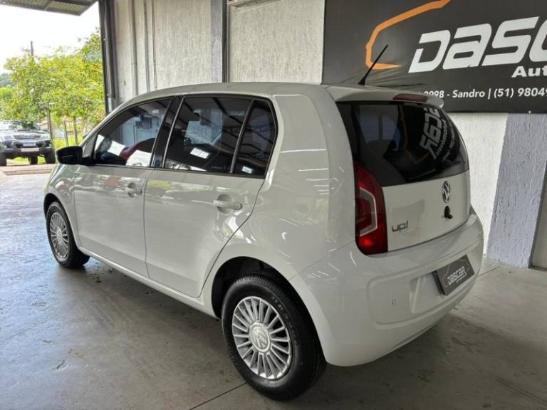 VOLKSWAGEN - UP - 2014/2015 - Branca - R$ 44.900,00