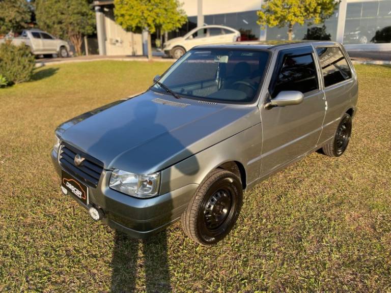 FIAT - UNO - 2005/2006 - Cinza - R$ 17.900,00