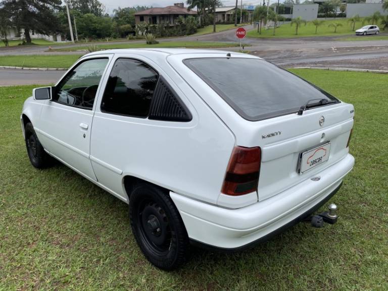 CHEVROLET - KADETT - 1996/1997 - Branca - R$ 15.900,00