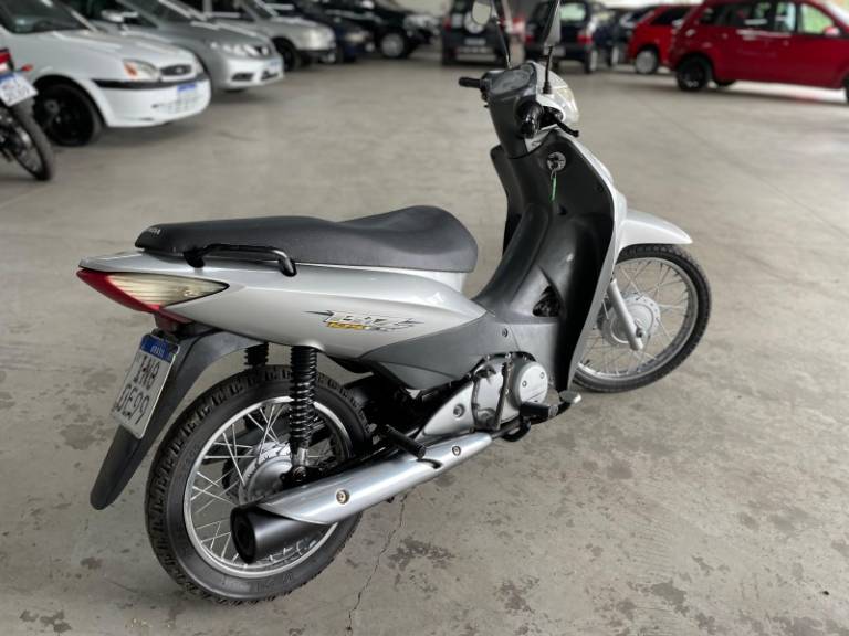 HONDA - BIZ 125 - 2006/2007 - Prata - R$ 7.900,00