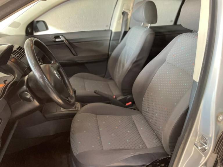 VOLKSWAGEN - POLO - 2004/2004 - Prata - R$ 26.900,00