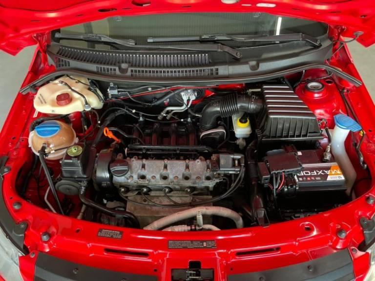 VOLKSWAGEN - SAVEIRO - 2011/2012 - Vermelha - R$ 52.900,00