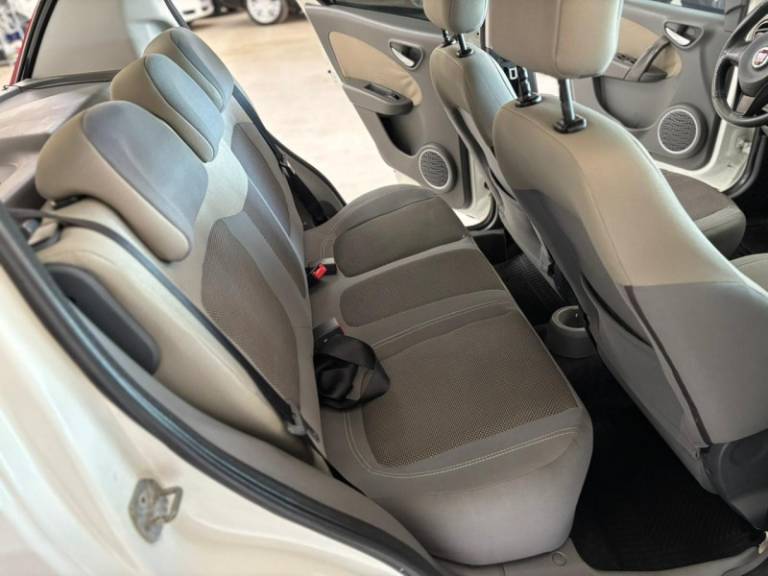 FIAT - PALIO - 2012/2013 - Branca - R$ 37.900,00