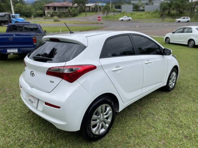 HYUNDAI - HB20 - 2015/2016 - Branca - R$ 55.900,00